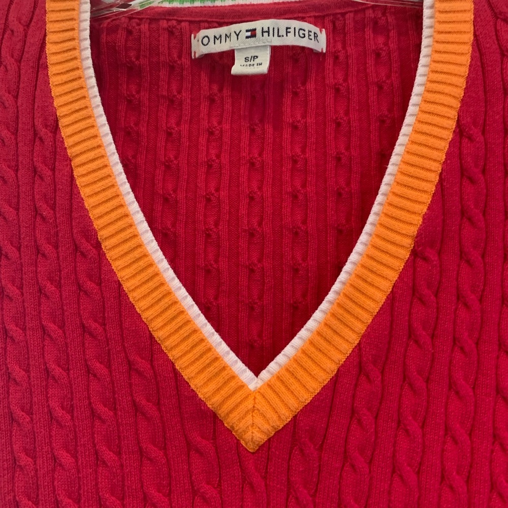 Tommy Hilfiger Women’s mostly cotton, cable knit, magenta V-neck sweater. Size S - Picture 5 of 10